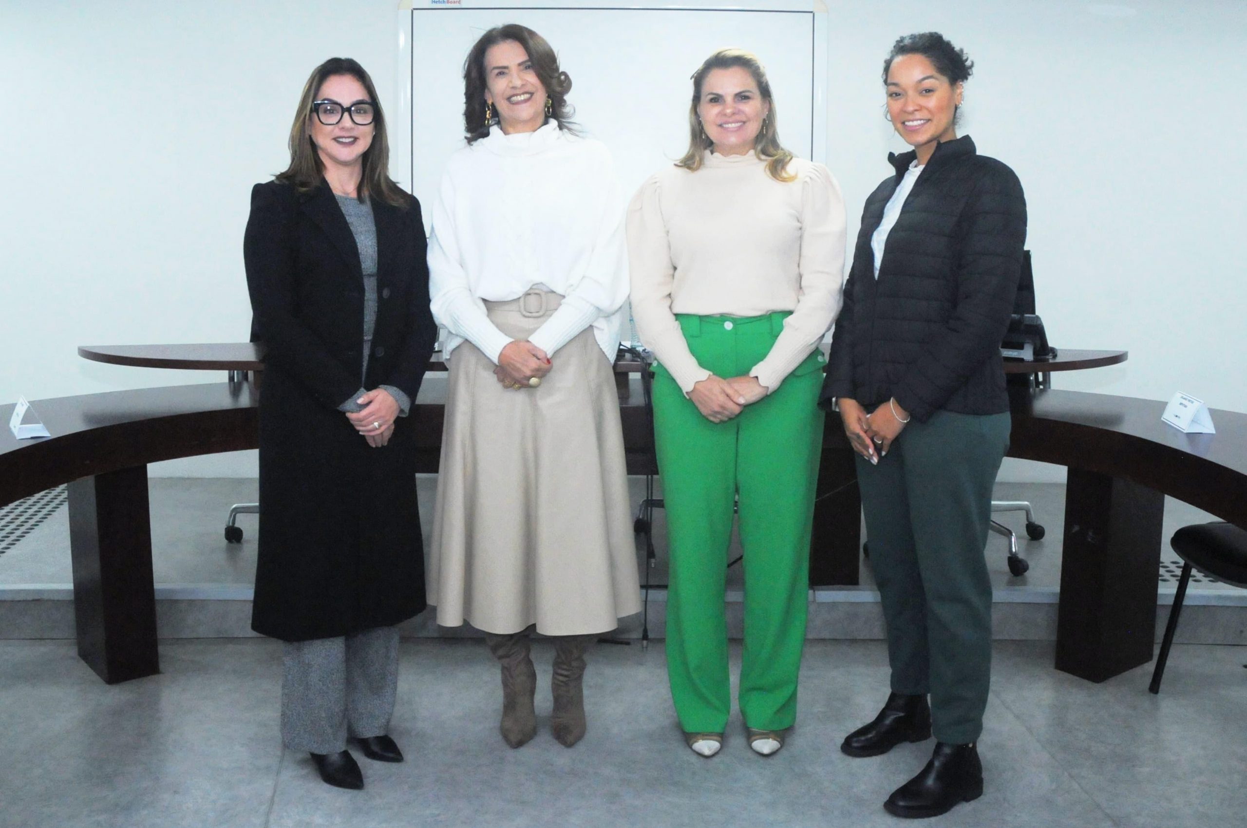 Secretária Valéria Bolsonaro recebe deputadas estaduais para debater ações da Secretaria da Mulher