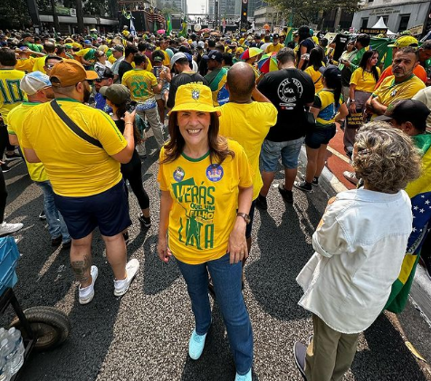 Você está visualizando atualmente Valéria Bolsonaro Participa de ato de 7 de Setembro na Avenida Paulista em Defesa da Liberdade e Democracia